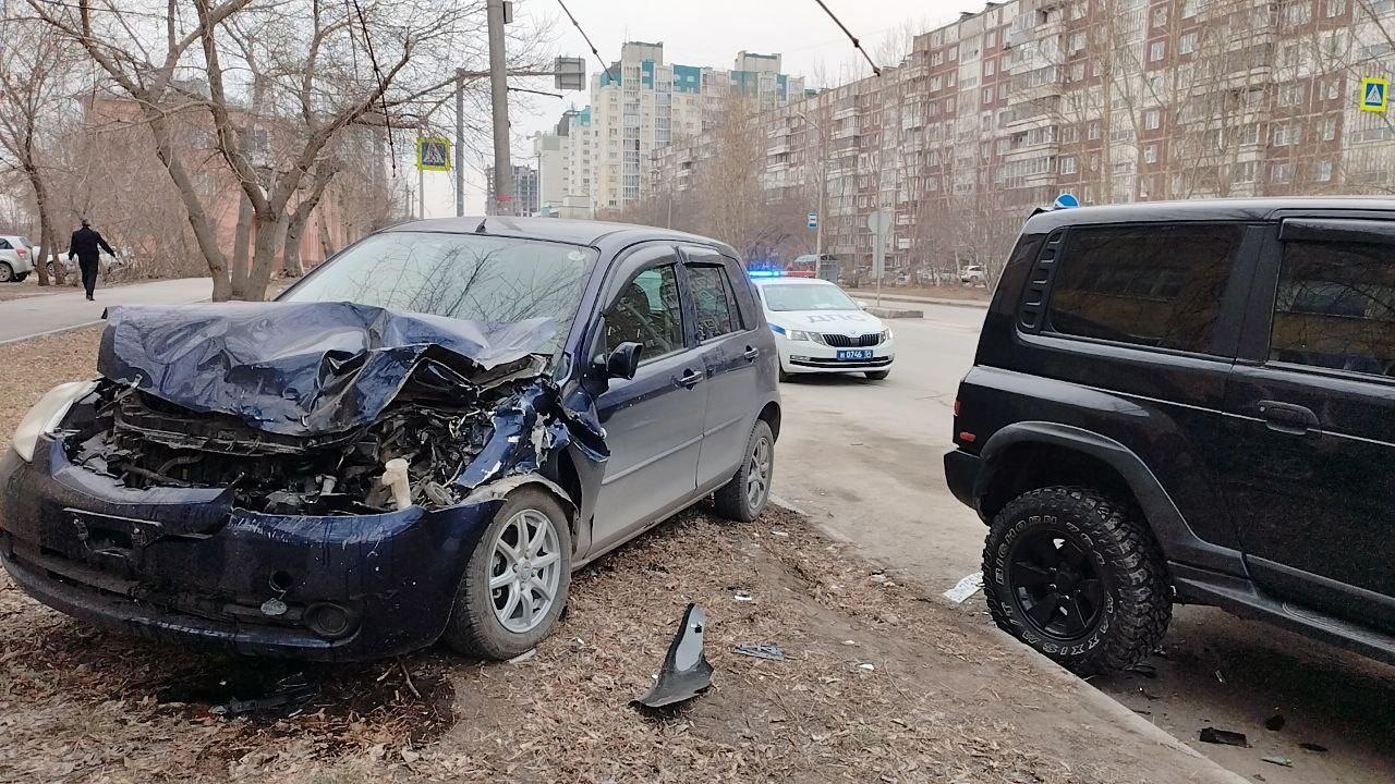Фото В Новосибирске женщина за рулем Mazda Demio сбила мальчика на пешеходном переходе 3